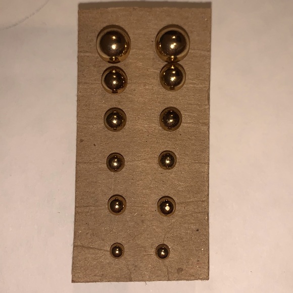 Accessories - gold ball stud earrings